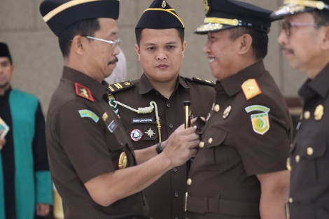 Kepala Kejaksaan Tinggi Riau Pimpin Acara Pelantikan, Pengambilan ...